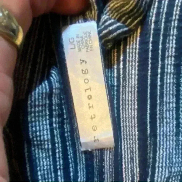 Blue & white blouse by Retrology. Size large - Picture 5 of 6